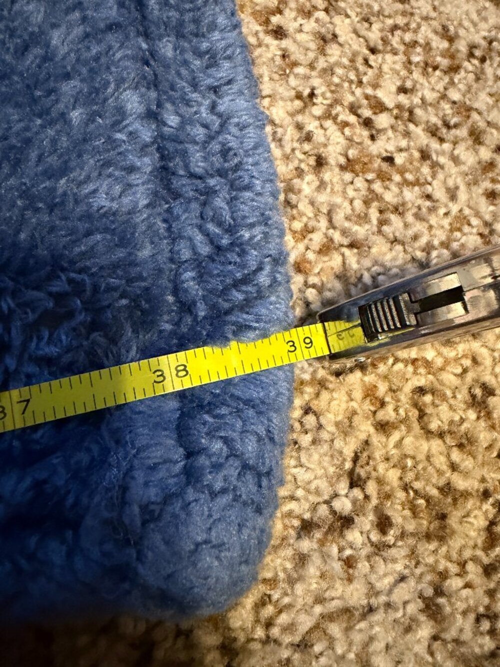 (2) Blankets - Picture 3 of 8